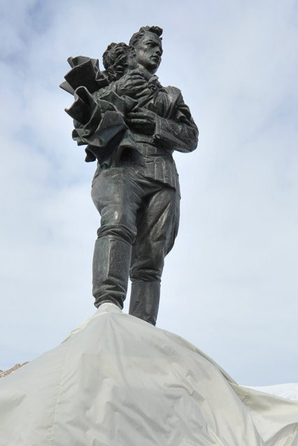 Памятник воинам-ликвидаторам последствий землетрясения