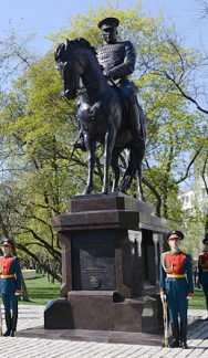 Памятник Дважды Герою Советского Союза Маршалу К.К. Рокоссовскому в Москве