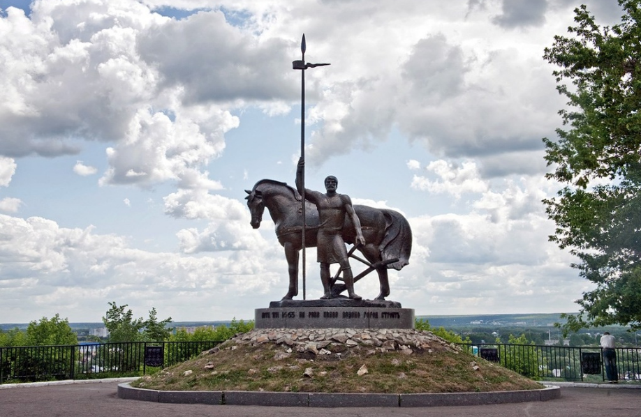 1 пензенская область. Памятник Первопоселенец Пенза. Памятник Первопоселенец Пенза вектор. Памятник первопоселенцу Пенза гравировка. Памятник Первопоселенец Пенза фото.