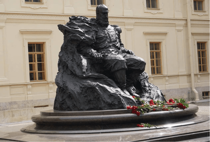 Памятник Императору Александру III
