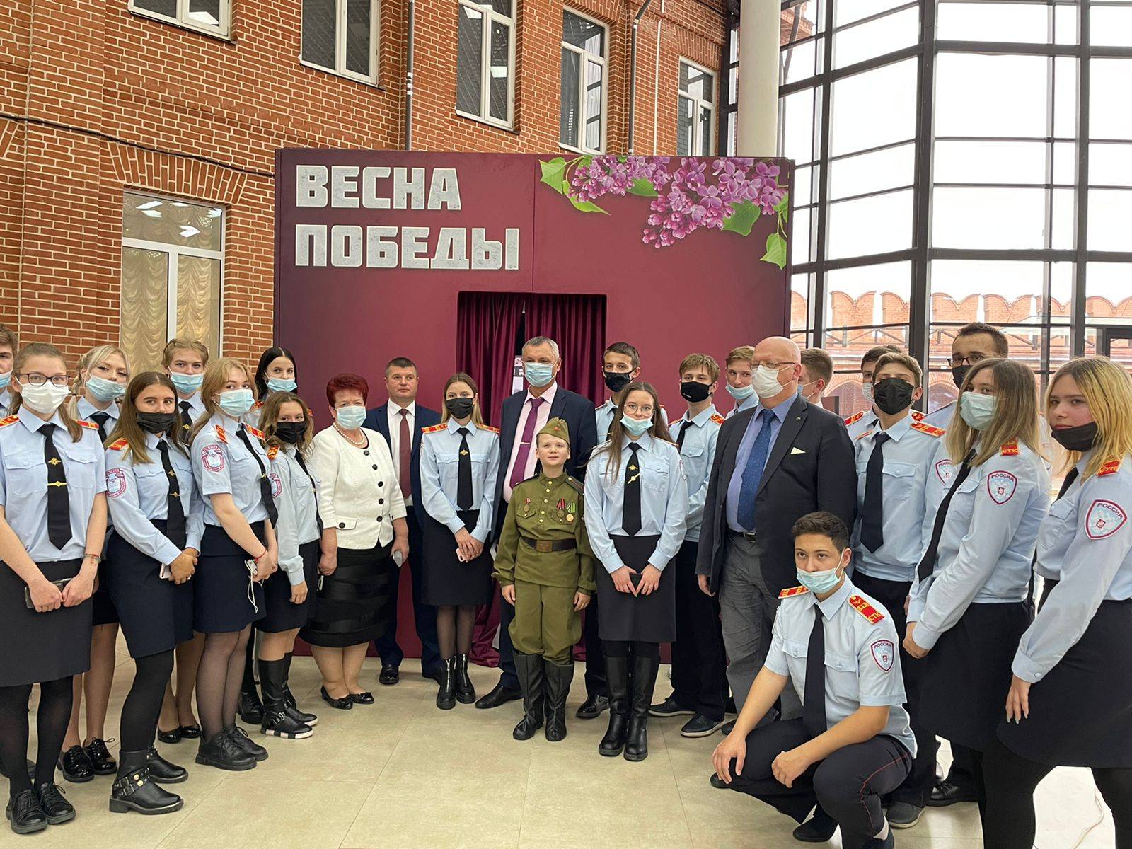 Советник Председателя РВИО Андрей Назаров провел экскурсию по выставке «Война. Герои и подвиги» для тульских кадет