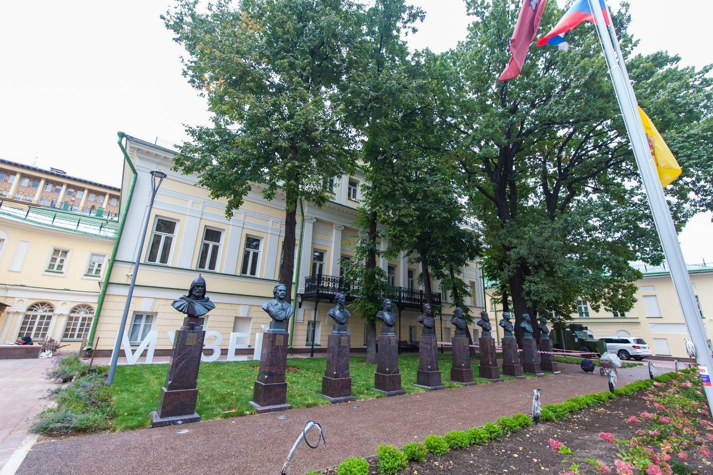 Скульптуры Николая Гоголя и Михаила Булгакова откроют в центре Москвы