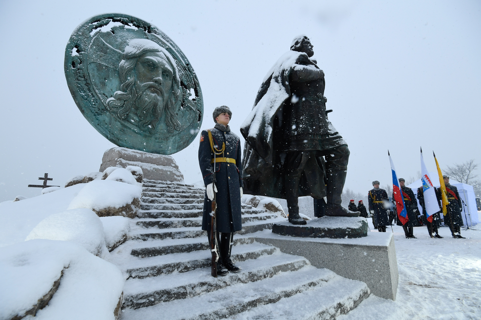 Молитва перед боем. Мемориальный комплекс Александр Невский Тосненский район. В честь 800 летия Александра Невского мемориальный комплекс. Никольское Тосненский район памятник Александру Невскому. Памятник в Ленобласти дружине Александра Невского.