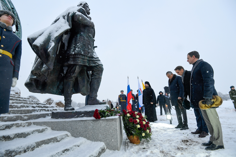 Молитва перед боем. Никольское Александра Невского мемориал. Мемориальный комплекс Александр Невский Тосненский район. Молитва перед боем памятник Александру Невскому. Никольское памятник Александру Невскому.