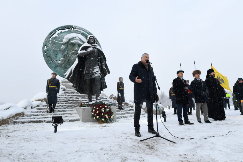 Новый монумент в лен обл. Мемориальный комплекс Александр Невский Тосненский район. Парк Александр Невский в Тосненском районе. Памятник Александру Невскому в Никольском Тосненского района. Монумент в честь 800-летия Александра Невского.