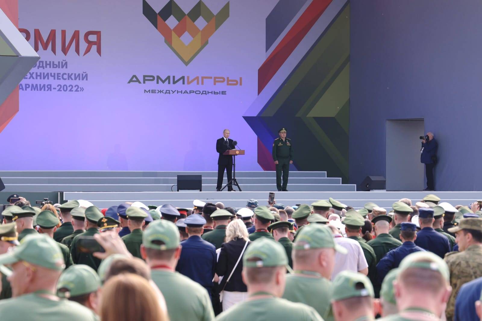 Владимир Путин открыл Международный военно-технический форум «Армия-2022»