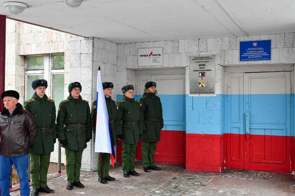 Памятные знаки Героям России открыты в Омске и Улан-Удэ