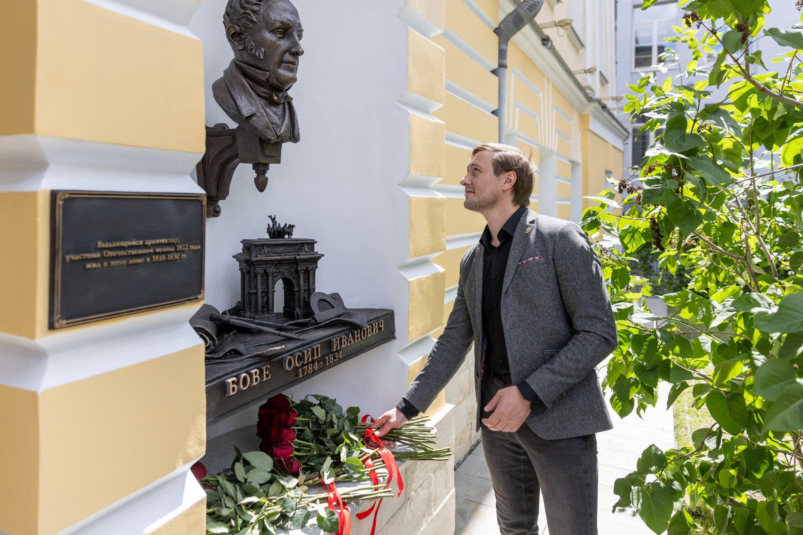 В Москве открыты бюсты Осипу Бове и Дмитрию Скалону - Новости